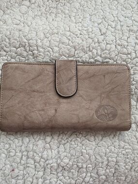 Buxton Classic Taupe Women’s Wallet